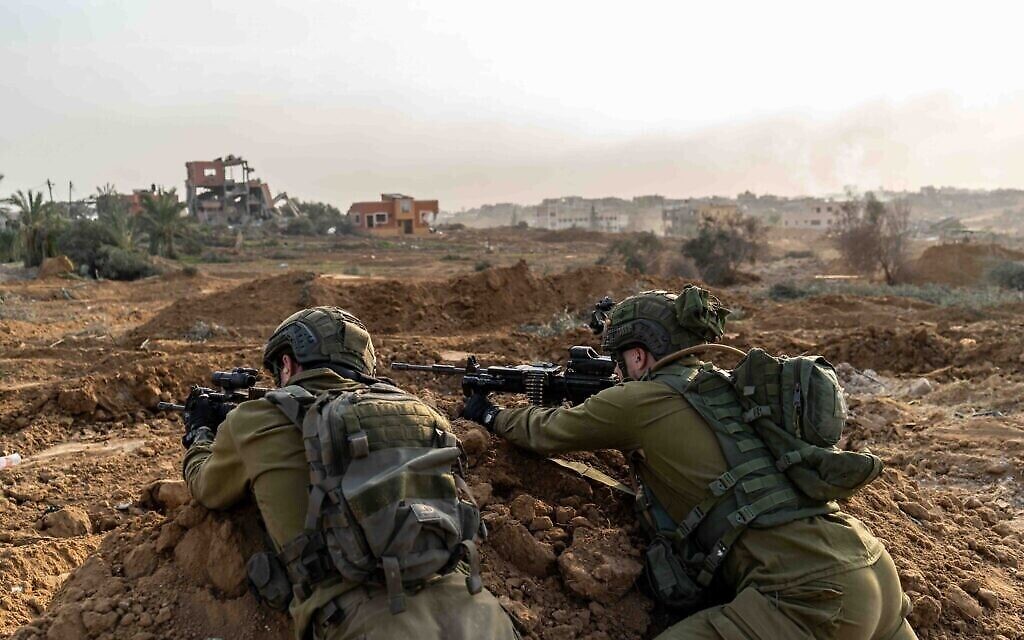 Les soldats de l'armée israélienne dans la bande de Gaza, une photo autorisée à la publication le 7 janvier 2024. (Crédit : Armée israélienne)
