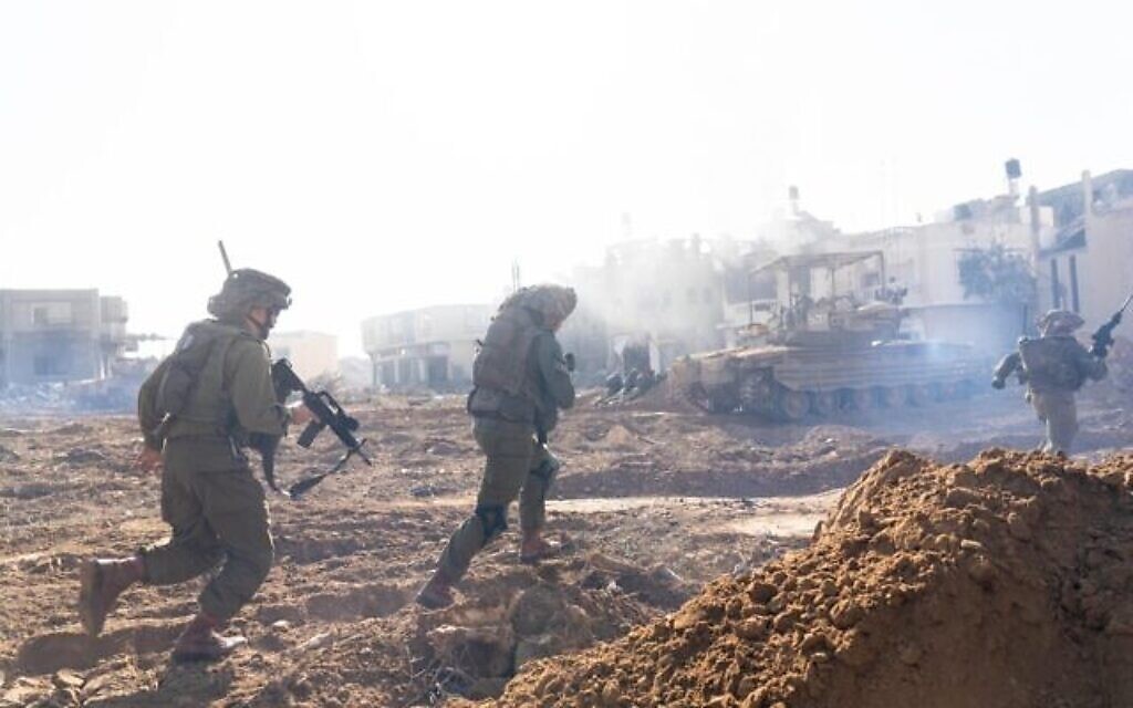 Des soldats interviennent dans la bande de Gaza sur une photo non datée, publiée le 23 janvier 2024. (Crédit : Armée israélienne)