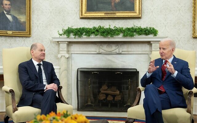 Le président américain Joe Biden rencontre le chancelier allemand Olaf Scholz à la Maison Blanche, à Washington, le 3 mars 2023. (Crédit : Andrew Caballero-Reynolds / AFP)