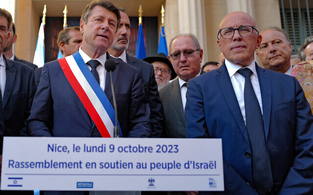 Christian Estrosi, maire de Nice, et Eric Ciotti, président des Républicains, lors du rassemblement de soutien à Israël à Nice, le 9 octobre 2023. (Crédit : Valéry HACHE / AFP)