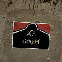 Le logo du collectif antiraciste juif de gauche "Golem" collé sur un mur du centre de Paris, le 21 janvier 2024. (Crédit : Antoine Boyer/AFP)