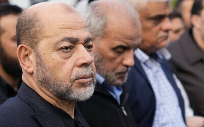 Le dirigeant palestinien du Hamas, Moussa Abu Marzouk, assistant aux funérailles de Saleh al-Arouri, à Beyrouth, au Liban, le 4 janvier 2024. (Crédit : Hussein Malla/AP)