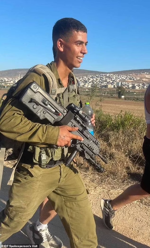 Le père d’un soldat dit que la tête de son fils décapité par le Hamas a été mise en vente