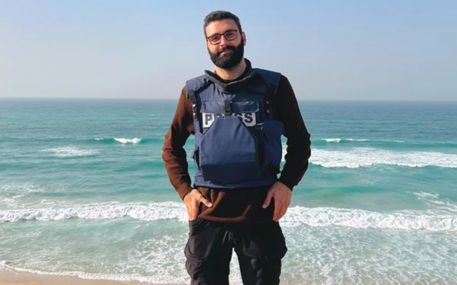 Motaz Azaiza, phojournaliste de Gaza, en janvier 2024. (Crédit : motaz_azaiza / Instagram)