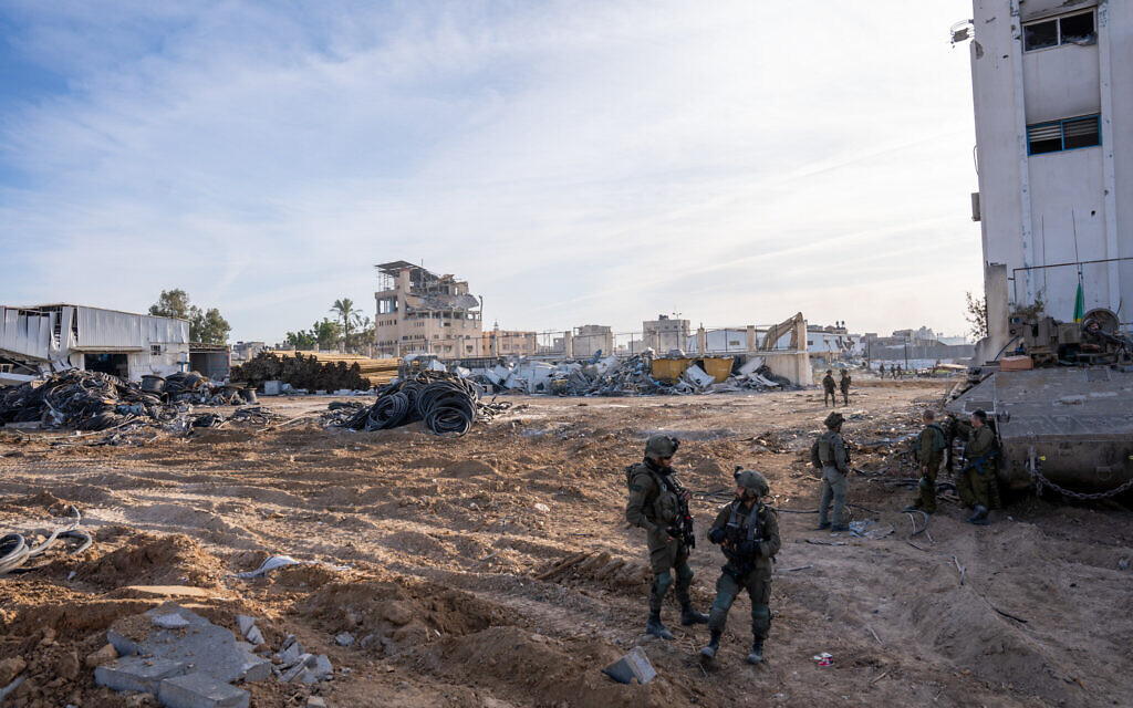 Les troupes de l'armée israélienne opérant à Gaza, sur une image publiée le 8 janvier 2024. (Crédit : Armée israélienne)