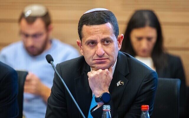 Le député HaTzionout HaDatit Ohad Tal assiste à une réunion de commission à la Knesset, le 6 décembre 2022. (Crédit : Olivier Fitoussi / Flash90)