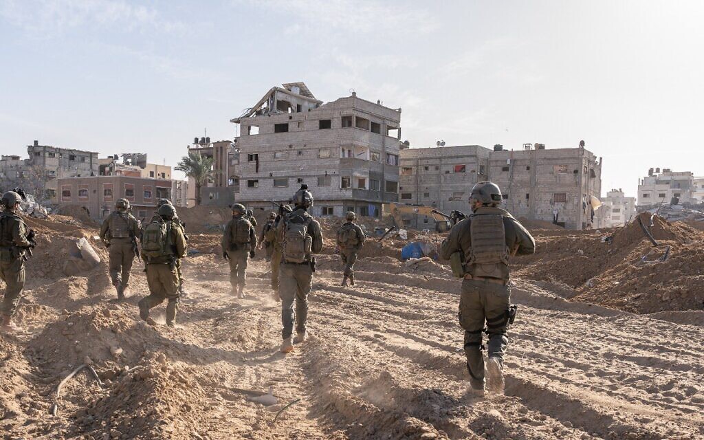 L'armée israélienne menant des opérations dans la bande de Gaza, sur une photo publiée le 20 janvier 2024. (Crédit : Armée israélienne)