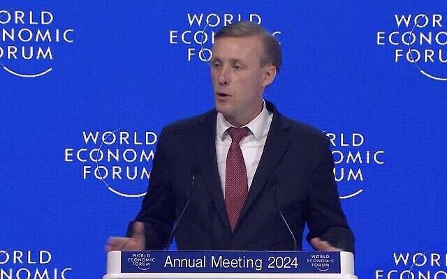 Le conseiller américain à la sécurité nationale, Jake Sullivan, prend la parole à la tribune du Forum économique mondial de Davos, le 16 janvier 2024. (Capture d'écran/WEF)