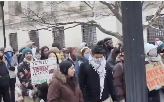 Des étudiants pro-palestiniens manifestent à l’Université Columbia, à New York, le 19 janvier 2024. (Capture d’écran/YouTube)