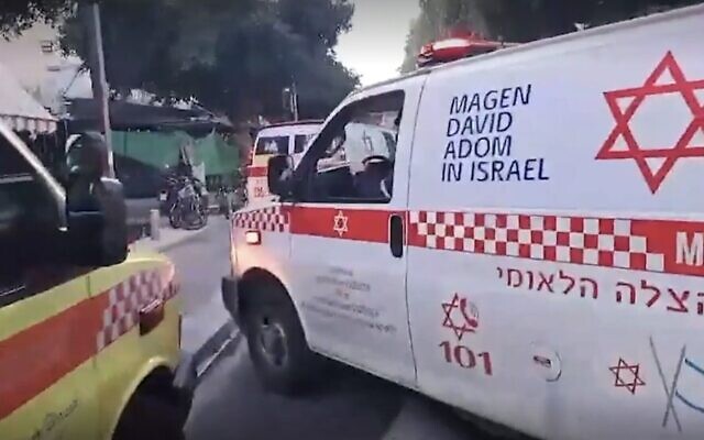 Illustration : Le service de secours du Magen David Adom appelé lors d'un incendie meurtrier, à Tel Aviv, le 18 janvier 2024. (Crédit : Capture d’écran MDA ; utilisée conformément à la clause 27a de la loi sur le droit d'auteur)