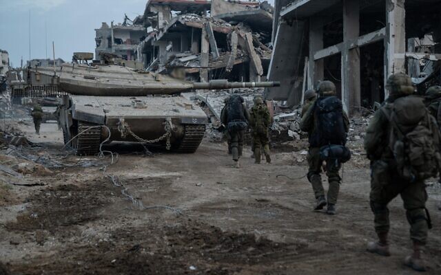 Les troupes de Tsahal opèrent à Gaza, une photo publiée le 8 janvier 2024. (Crédit : Armée israélienne)