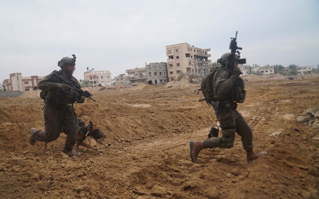 Les troupes de l'armée israélienne opérant à Gaza, sur une image publiée le 9 janvier 2024. (Crédit : Armée israélienne)
