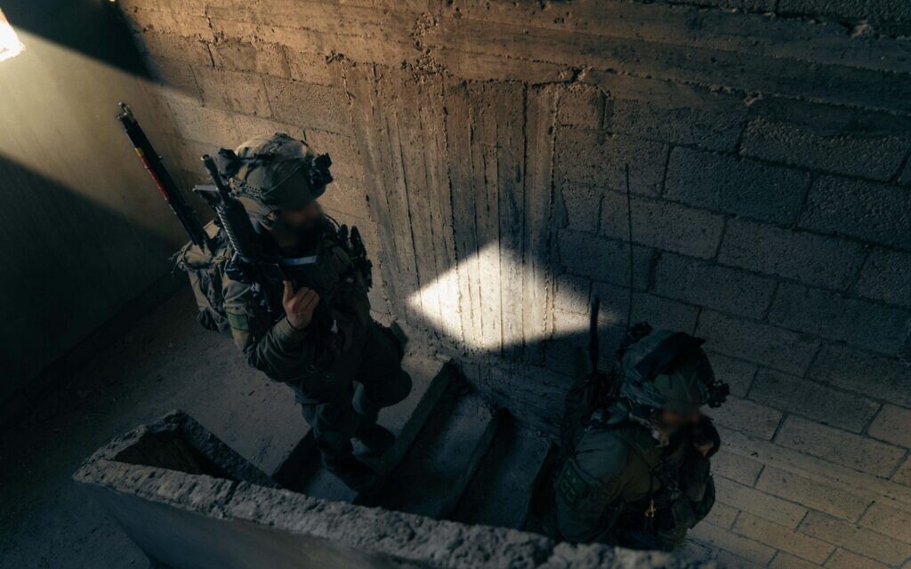 Des soldats de l'armée israélienne opérant à Gaza, sur une image autorisée à la publication le 15 janvier 2024. (Crédit : Armée israélienne)