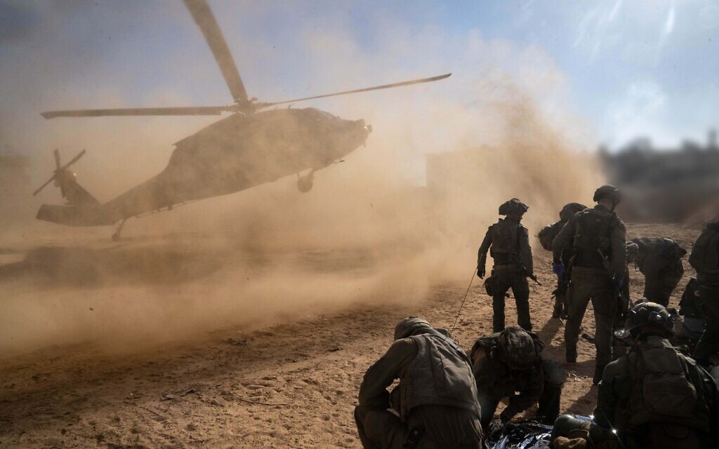 Des soldats de l’armée israélienne opérant dans la bande de Gaza sur une photo autorisée à la publication le 18 janvier 2024. (Crédit : Armée israélienne)