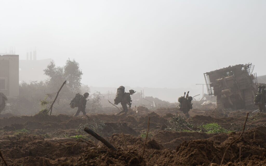 Des troupes de Tsahal en opération dans la bande de Gaza dans une image autorisée à la publication le 25 janvier 2024. (Crédit : Tsahal)