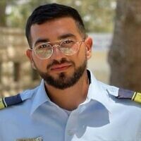 Le sergent de première classe Ran Gvili, dont il a été confirmé qu'il a été tué par des terroristes le 7 octobre, et dont le corps a été enlevé et emmené à Gaza. (Crédit : Police israélienne)