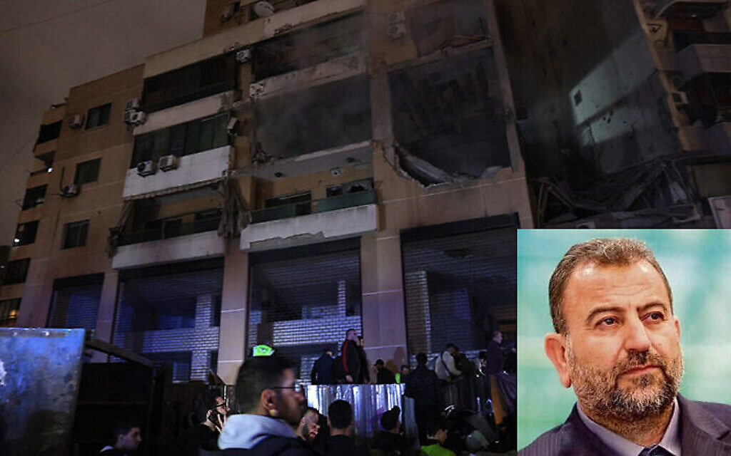 Le site d'une frappe, rapportée par les médias libanais comme étant une frappe israélienne visant un bureau du Hamas dans la banlieue sud de Beyrouth, le 2 janvier 2024 ; en médaillon : le chef adjoint du Hamas, Saleh al-Arouri, qui a été tué dans l'explosion. (Crédit : Anwar Amro/AFP ; réseaux sociaux)