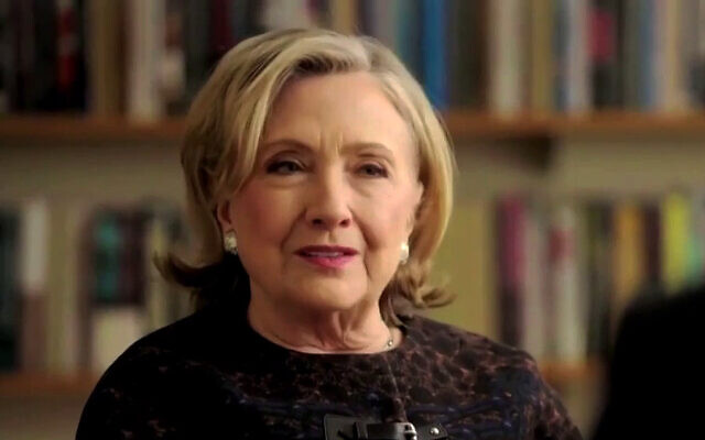 L'ancienne secrétaire d'État américaine Hillary Clinton s'adresse à MSNBC, le 7 février 2024 (Crédit : Capture d'écran/\vidéo ; utilisée conformément à l'article 27a de la loi sur le droit d'auteur)
