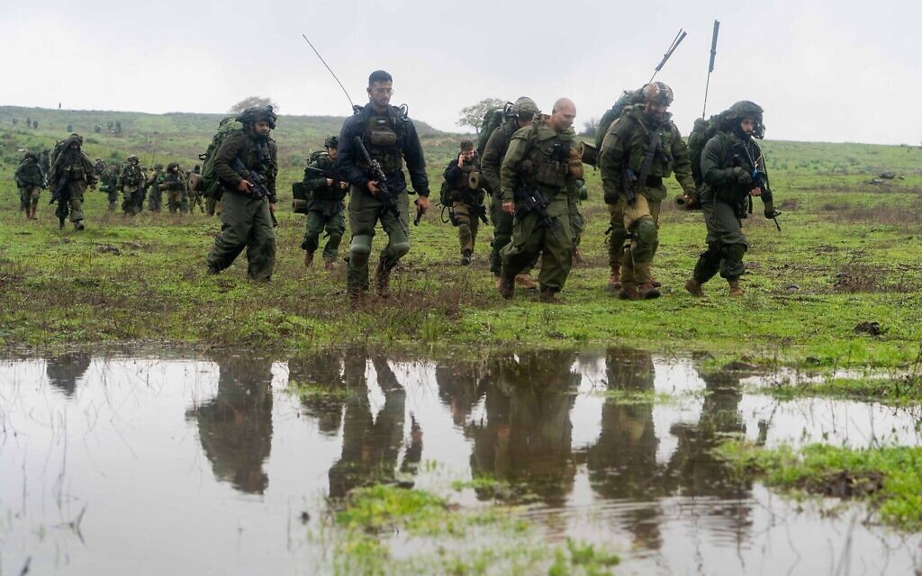 Les troupes israéliennes opérant à la frontière nord sur une photo publiée par l'armée le 6 février 2024. (Crédit : armée israélienne)