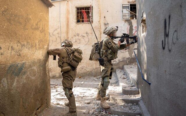 Les troupes en opération dans la bande de Gaza, sur une photo autorisée à la publication le 15 février 2024. (Crédit : Armée israélienne)