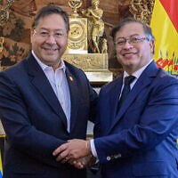 Le président élu colombien de l'époque Gustavo Petro, à droite, rencontre le président de Bolivie,  Luis Arce, à gauche, avec son investiture à Bogota, le 7 août 2022. (Crédit: Gustavo Petro's Press Office/AFP)