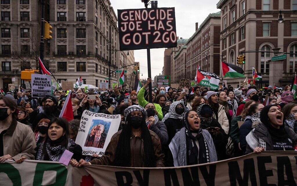 Les manifestants lors d'un rassemblement 'All out for Palestine' à Columbia, à New York, le 2 février 2024. (Crédit : Yuki IWAMURA / AFP)