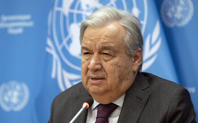 Le secrétaire général de l'ONU, Antonio Guterres, s'exprimant lors d'une conférence de presse, au siège de l'ONU, à New York, le 8 février 2024. (Crédit : Angela Weiss/AFP)