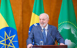 Le président brésilien Luiz Inacio Lula da Silva s'exprimant lors d'une conférence de presse, à Addis Abeba, le 18 février 2024. (Crédit : Ricardo Stuckert/Présidence brésilienne/AFP)
