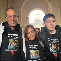 La famille Amoyal lors de l'hommage aux victimes françaises de l'attaque du Hamas contre Israël le 7 octobre, au mémorial des Invalides à Paris, le 7 février 2024. (Crédit : Chantal Belzberg/OneFamily)