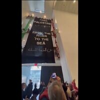 Une manifestation anti-israélienne au musée d'art moderne de New York (MoMA) , le 10 février 2024. (Capture d'écran : X)