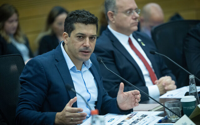 Le ministre des Affaires de la Diaspora, Amichaï Chikli, lors d'une réunion d'une commission de la Knesset, le 19 décembre 2023. (Crédit : Yonatan Sindel/Flash90)