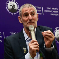 Yair Golan participe à une conférence à l'Université Reichman à Herzliya, le 6 février 2024. (Crédit : Tomer Neuberg/Flash90)