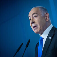 Le Premier ministre Benjamin Netanyahu lors d'une conférence de presse au bureau du Premier ministre à Jérusalem, le 17 février 2024. (Crédit : Yonatan Sindel/Flash90)