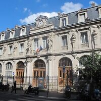 Le  lycée Janson-de-Sailly, à Paris, en 2012. La famille d’une élève de l’établissement a porté plainte en octobre 2023 pour « propos antisémites » de la part de trois élèves. (Crédit : Celette / CC BY SA 3.0)