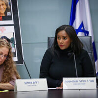 La présidente de la commission de la Knesset sur la condition de la femme et l'égalité des genres, la députée Pnina Tamano-Shata, assiste à une session sur les violences domestiques et sexuelles dans les hôtels pour personnes évacuées, le 6 février 2024. (Crédit : Noam Moskowitz/Knesset)