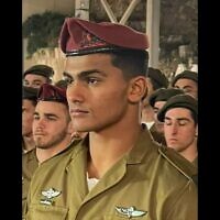 Le sergent-chef Guy Simhi, tué en combattant le Hamas au kibboutz Reïm après avoir fui le Festival Supernova le 7 octobre 2023. (Crédit : Armée israélienne)