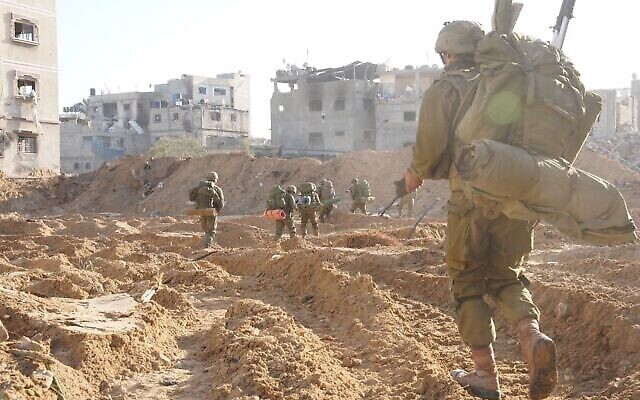 Des soldats de Tsahal opèrent dans la bande de Gaza sur cette photo autorisée, le 6 février 2024. (Crédit : Tsahal)