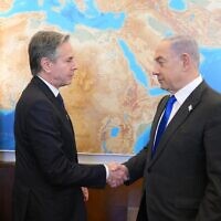 Le Premier ministre Benjamin Netanyahu rencontrant le secrétaire d'État américain Antony Blinken, à Jérusalem, le 7 février 2024. (Crédit : Amos Ben Gershom/GPO)