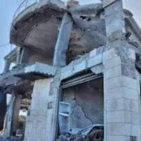 Un bâtiment présenté comme ayant été frappé par Israël, non loin de la ville syrienne de Baniyas, le 1er mars 2024, tuant trois personnes. (Crédit : Réseaux sociaux)