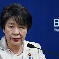 La ministre japonaise des Affaires étrangères, Yoko Kamikawa, prononce un discours lors du 5e Dialogue mondial de Tokyo organisé par l'Institut japonais des affaires internationales (JIIA) dans un hôtel de Tokyo, le 28 février 2024. (Crédit : Kazuhiro NOGI / AFP)