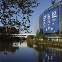 Le Parlement européen, à Strasbourg, en France, le 11 avril 2024. (Crédit : Jean-Francois Badias/AP)