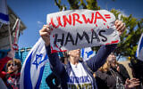 Des activistes manifestant devant les bureaux de l'Office controversé de secours et de travaux des Nations unies pour les réfugiés de Palestine dans le Proche-Orient (UNRWA), à Jérusalem, le 20 mars 2024. (Crédit : Yonatan Sindel/Flash90)