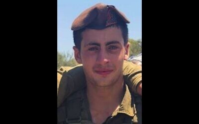 Le sergent Guy Bazak, tué en combattant les terroristes du Hamas à côté de l'avant-poste de l'armée israélienne de Kissufim le 7 octobre 2023. (Crédit : Armée israélienne)