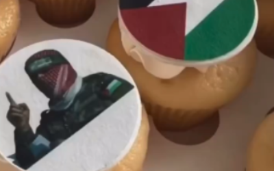 Des petits gâteaux confectionnés par une boulangerie de Sydney pour l'anniversaire d'un enfant, sur lesquels figurent un porte-parole du Hamas et le drapeau palestinien (Crédit : Screenshot/X ; utilisé conformément à la clause 27a de la loi sur le droit d'auteur)