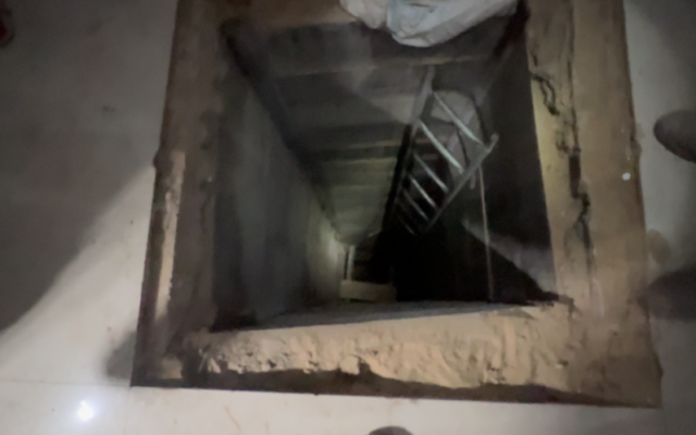 L'entrée du tunnel dans le nord de Gaza où les corps de quatre otages israéliens - Itzhak Gelerenter, Amit Buskila, Ron Benjamin et Shani Louk - ont été découverts en mai 2023. (Crédit : Lazar Berman/Times of Israel)