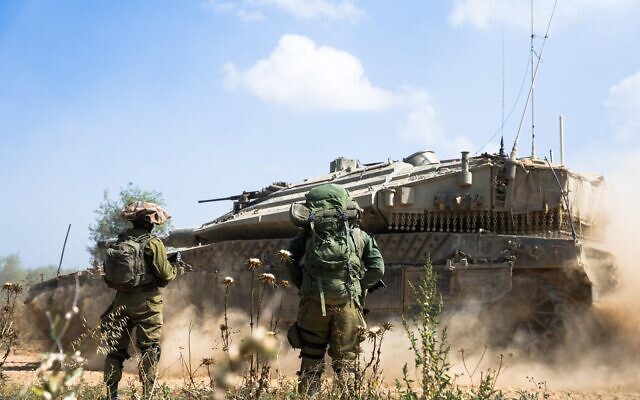 Les troupes de la 460e brigade du Corps blindé mécanisé en opération dans le nord de Gaza à Jabaliya, sur une photo publiée le 13 mai 2024. (Crédit : Armée israélienne)