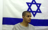 Capture d'écran d'une vidéo d'interrogatoire du terroriste du Hamas Abdallah Radi avouant le meurtre et le viol lors de l'attaque du 7 octobre contre Israël. (Crédit : armée israélienne)