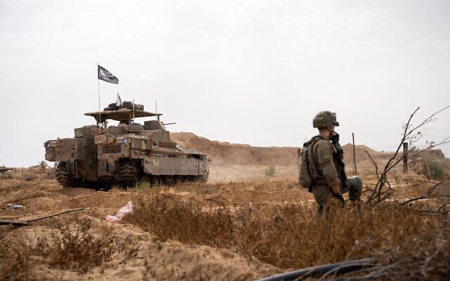 Des troupes de l'armée israélienne en opération, à Rafah, dans le sud de Gaza, sur dans une photo publiée le 31 mai 2024. (Crédit : Armée israélienne)
