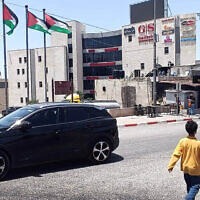 Une vue de la place Basher al-Barghouthi à Ramallah, le 23 mai 2024. (Crédit : Gianluca Pacchiani/Times of Israel)