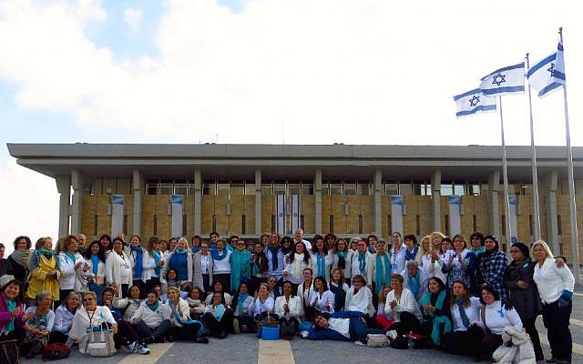 Woman Wage Peace à la Knesset. Crédit : Bruce Shaffer